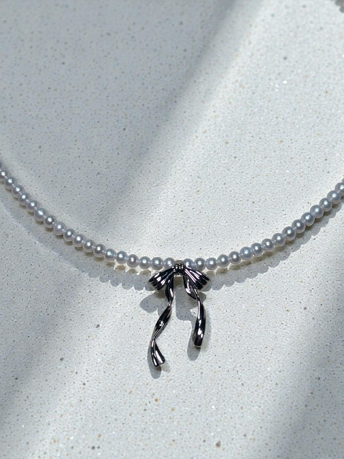 Ribbon Necklace (Silver-Colored)