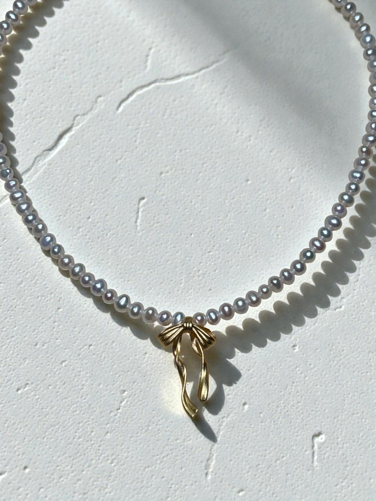 Ribbon Necklace (Gold-Colored)